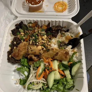 R6 Combo with rice or noodles is your choice. It's very yummy !!