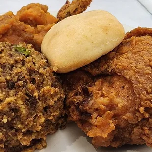 Fried chicken, dressing and yams