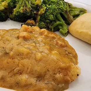 Crawfish Trap with sautéed broccoli