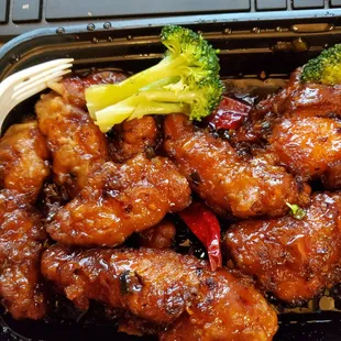 chicken and broccoli in sauce