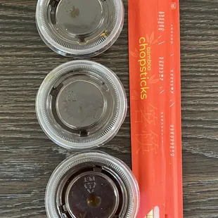 Order came with (3) sauce containers and (3) pairs of chopsticks. Remember to check your order so you can grab some napkins on the way out.