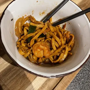 Lo mein w/ shrimp.. delightful even the next day!