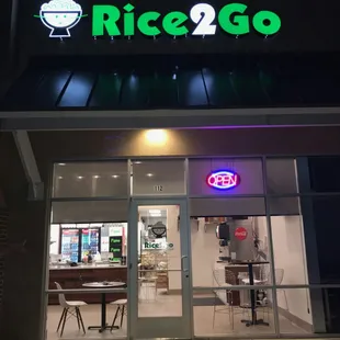 Nice clean front entrance!