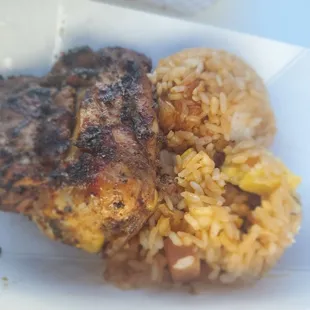 Rice' and jerk chicken
