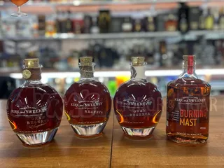 Ayras Liquor & Cigar Oak Creek