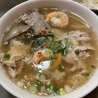 #1. Phnom Penh Noodles (House Special)