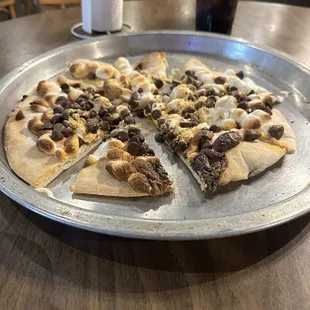 S'mores desert pizza