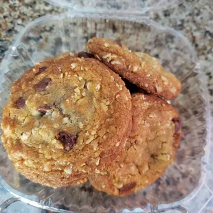 Chocolate chips oatmeal cookies