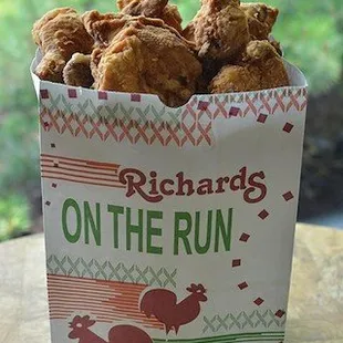 food, chicken wings and fried chicken