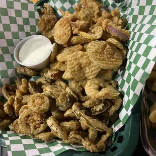 Fried appetizers basket