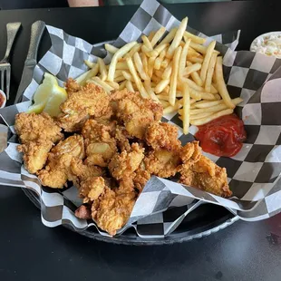 Oyster dinner with fries