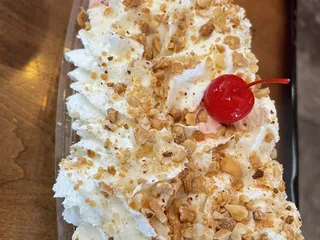 Crosstown Creamery & Diner