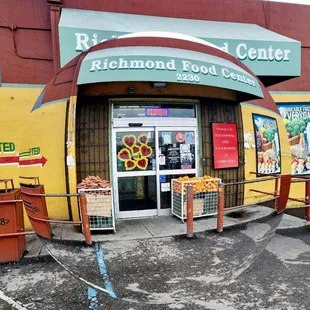 the entrance to richmond food center