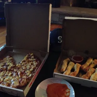 Pizza, bread sticks amazing!!!!