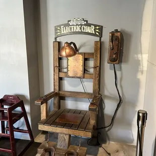 I do appreciate the decor here!