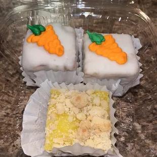 Carrot cakes / Lemon bar