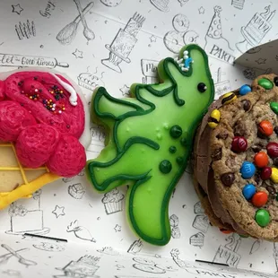 Sugar &amp; sandwich cookies