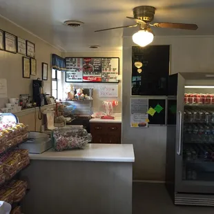 ows a view of the kitchen