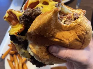 Collinwood Crossroads Grill