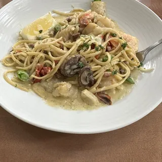 Shrimp & Scallop Linguine