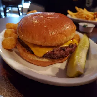 Bacon Cheeseburger with tots