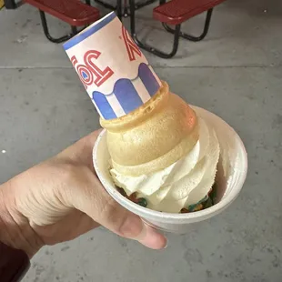 Sundae with fruity pebbles