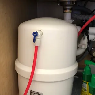 Reverse Osmosis Tank under the sink. 2.5 gallons.
