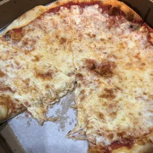 14" extra cheese minus a slice..my niece was hungry!