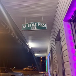 First time here smells delicious and the desserts are great.