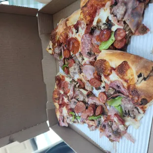 Rick's combo pizza. Not NY style...