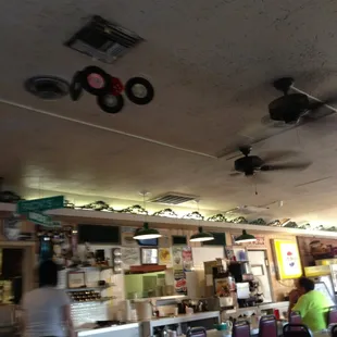 a blurry photo of a restaurant