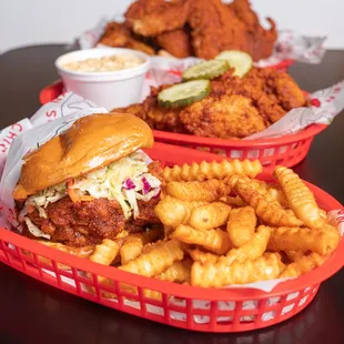 fried chicken wings, bbq wings, poultry, bbq chicken, chicken, fried chicken, food, chicken wings and fried chicken, chicken wings