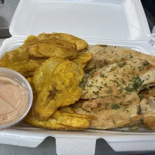 food, chicken wings and fried chicken