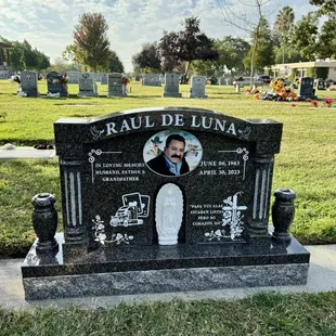 Rico&apos;s Memorial Stones 
559-251-1277