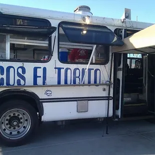 a tacos el torito bus