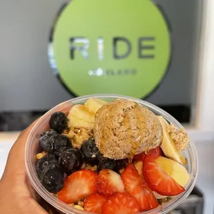 Keep It Tight with Nut Butter Açaí Bowl