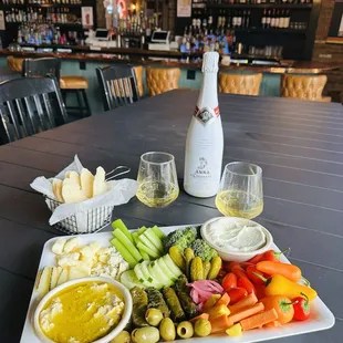 Veggie platter with the delicious Anna Cava (Spain)