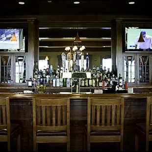 Full Bar with 2 TVs