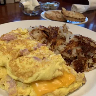 Sliced American on the ham off the bone omelette? Burnt hash browns.