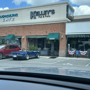 Go in on the right if you're eating inside. On the left if you're taking out.