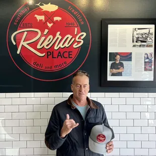 Surfing legend Tom Curren visits Riera&apos;s Deli