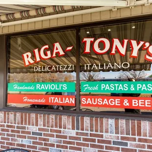 the outside of the restaurant