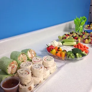 From drinks on ice, veggie trays, and fresh fruit bowls...to Asian chicken rolls ups and turkey deli rolls, our bday parties aim to please!