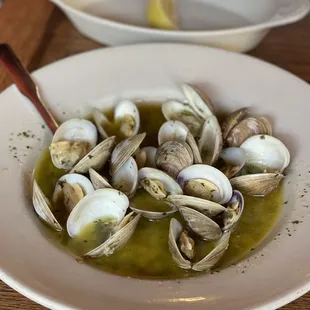 Clams in a delicious garlic butter sauce!
