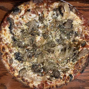 Gluten Free pizza: extra sauce with caramelized onion and mushrooms