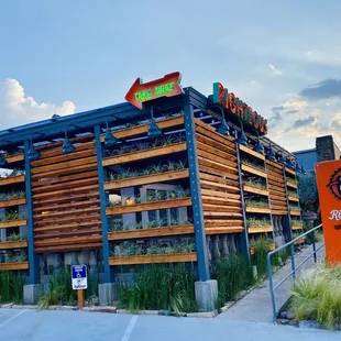 the outside of a restaurant