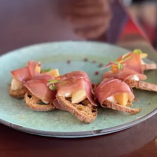 this was the crostini with mascarpone cheese, papaya, honey and prosciutto with pink peppercorns *chefs kiss...we had 12 of these lol