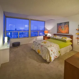 Riley Towers offers Studio, 1, 2, &amp; 3 Bedroom apartments and townhomes available in downtown Indianapolis.