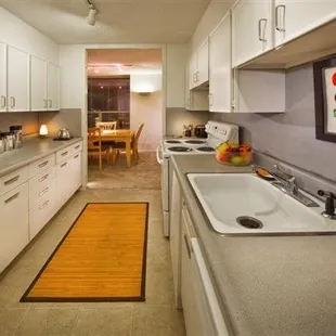 Riley Towers offers Studio, 1, 2, &amp; 3 Bedroom apartments and townhomes available in downtown Indianapolis.