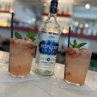 Strawberry vodka smash